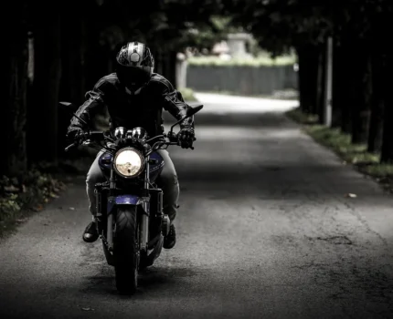 Przyczepki Zasław, lawety i przyczepy motocyklowe — jak wybrać najlepszą?